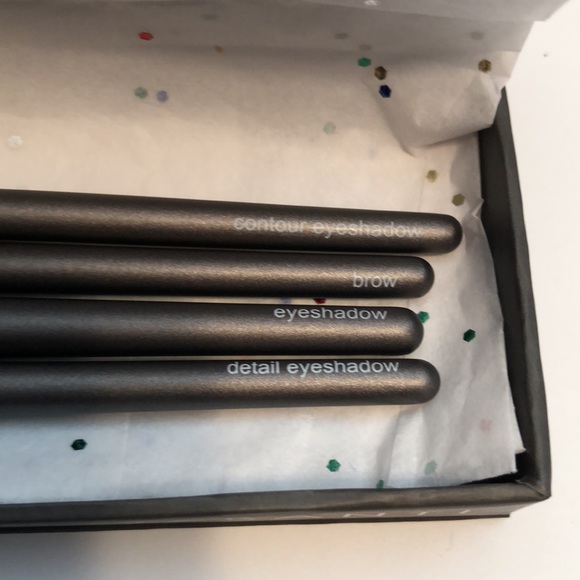 Vasanti Make Up Brushes - Picture 4 of 12